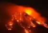 Volcán Etna en Italia hace erupción