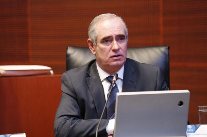 ”Como consumidores y por lo que se vive en la actualidad, que afecta la economía, solo queremos que la energía sea más barata”, dijo el senador.