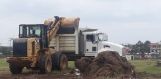 Ayuntamiento de Minatitlán da mantenimiento a espacios deportivos