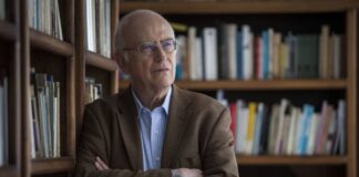 AMLO es retropopulista y ha militarizado al país, advierte Roger Bartra