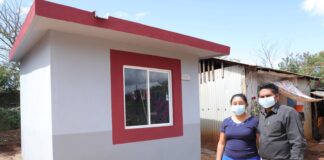 Gobierno de Veracruz abate hacinamiento en que vivían 404 familias de la región Olmeca