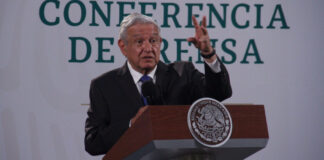 Un ‘exceso antidemocratico’ cancelar candidaturas a Salgado y Morón: AMLO
