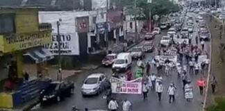 Raquítica marcha de militantes de MORENA en el sur de Veracruz Raquítica marcha de militantes de MORENA en Minatitlán