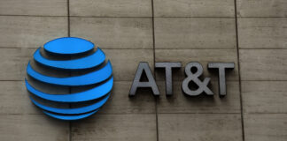 Un gigante del entretenimiento ‘acecha’ a Netflix y Disney: AT&T y Discovery fusionan activos de medios