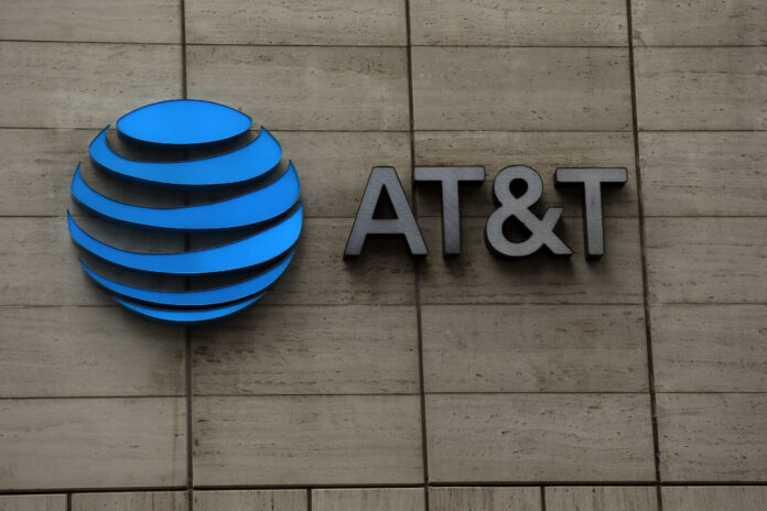 ATT-anuncia-un-acuerdo-para-fusionar-WarnerMedia-con-Discovery-scaled
