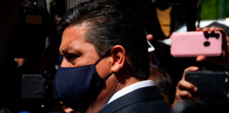 Implican a Cabeza de Vaca en posible lavado de más de 100 mdp; congelan recursos a familiares