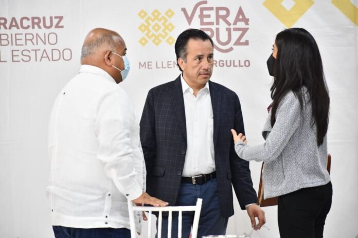 Mesa de trabajo encabezada por el Gobernador Cuitláhuac García Jiménez en instalaciones de la Fuerza Civil