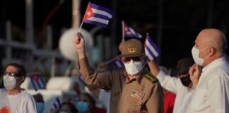 Raúl Castro marcha en defensa de la revolución en Cuba