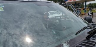 Civiles agreden a policías estatales en Tezonapa