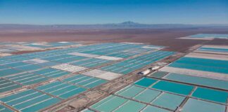 Los impactantes paisajes que las baterías de tus teléfonos están creando en Sudamérica