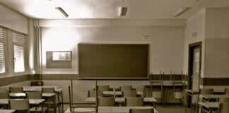 Maestra se quita cubrebocas en clase e infecta de COVID-19 a alumnos