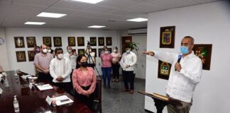 Reajustan gabinete en Tabasco; Manuel Merino, superdelegado, asume como gobernador provisional Carlos Manuel Merino Campos toma protesta como gobernador provisional de Tabasco tras la salida de Adán Augusto López. (Foto tomada de la cuenta de Twitter @Gobierno_Tab)