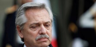 El presidente argentino remodela su Gobierno ante la crisis por la derrota electoral