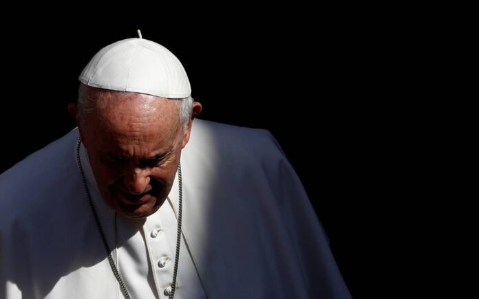 Hospitalizan al Papa Francisco