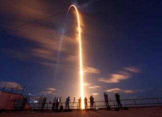 Primeros turistas de SpaceX iniciaron crucero espacial