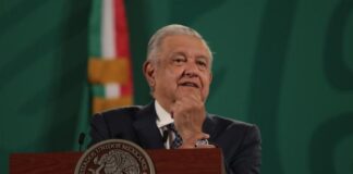 Reitera AMLO ataques a la UNAM: “¿Cuántos tratados, libros o ensayos existen sobre corrupción?”