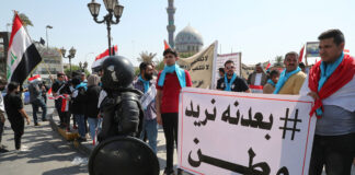 Cientos de personas protestan en Bagdad días antes de las elecciones