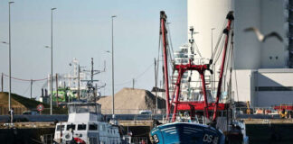 Francia retiene un barco británico en pleno pulso con el Reino Unido por las licencias de pesca tras el Brexit