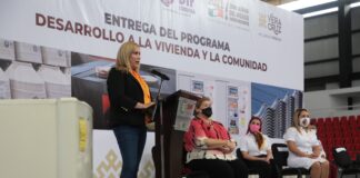Para subsanar carencias de familias en zonas marginadas, entrega DIF estufas ecológicas y refrigeradores