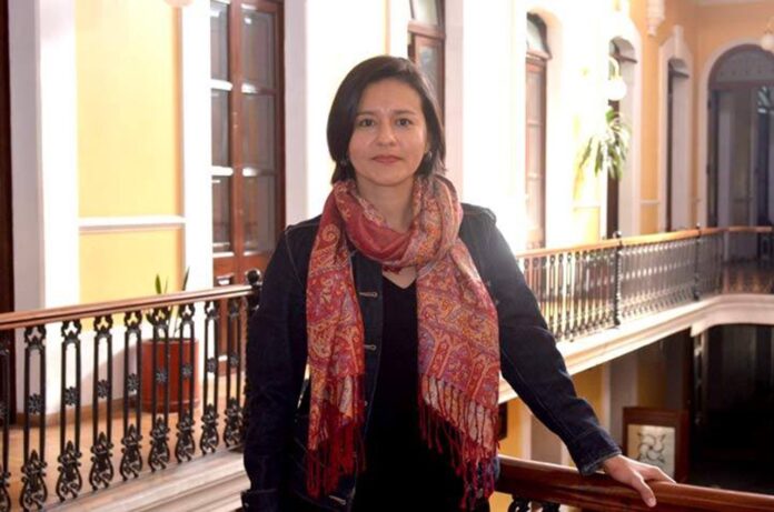 XÓCHITL LEÓN