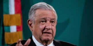 AMLO pide a padres limitar videojuegos; alerta que narco recluta a niños