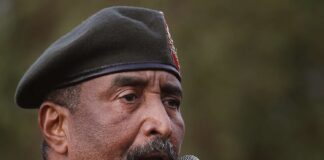 Líder militar sudanés disuelve el Consejo Soberano de transición del país