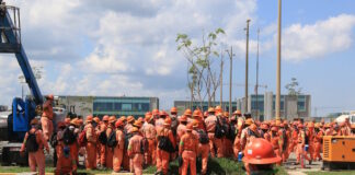 Trabajadores de ICA inician paro en refinería Dos Bocas; exigen mejores condiciones laborales