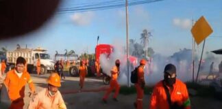 Lanzan gas lacrimógeno y agreden a trabajadores de Dos Bocas que protestan por mejores condiciones laborales