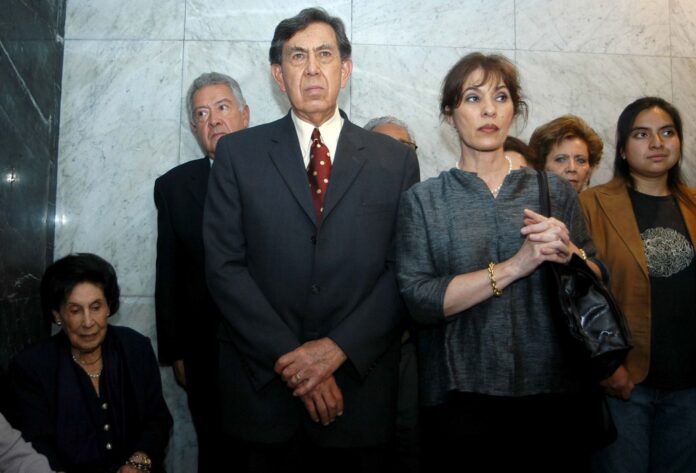 Celeste Batel, esposa del Ingeniero Cuauhtémoc Cárdenas, falleció el día de hoy. En la imagen de archivo, posa junto al ingeniero en el Senado de la República durante la ceremonia de entrega de la Medalla Belisario Domínguez.FOTO: ARCHIVO / MOISÉS PABLO /CUARTOSCURO.COM