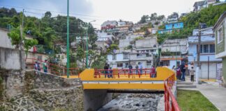 Entrega Ayuntamiento de Xalapa puente en la colonia Cerro Colorado