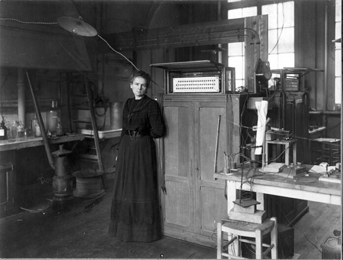 791px-Marie_Curie_in_her_Paris_Laboratory_1912