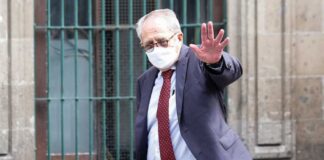 Alcocer es un hombre sabio, ¿cómo lo vamos a dejar ir?: AMLO