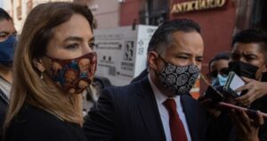 Santiago Nieto y la Consejera del Instituto Nacional Electoral (INE) Carla Humphrey