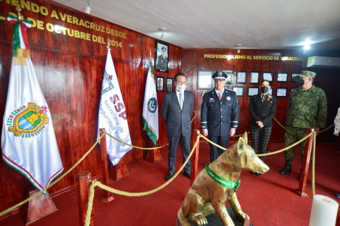 DEVELACIÓN DE PLACA EN HONOR A POLICÍAS CAÍDOS (5)