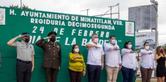 Conmemora Minatitlán día de la bandera de México