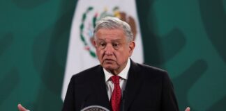 AMLO busca desaparecer 17 organismos; 3,100 burócratas quedarían en el limbo