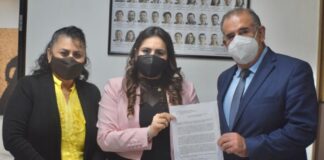 Arianna Angeles Aguirre, recibe solicitud de abogados para que el Congreso del Estado, analice el delito de ultrajes a la autoridad