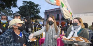 Logran artesanos de Córdoba romper récord con palanqueta de 15.16 metros