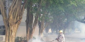 Realizan desinfección en centros de vacunación contra el COVID-19 en Minatitlán