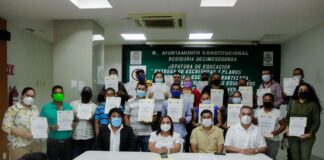 Dan certeza jurídica a escuelas de la zona rural y urbana de Minatitlán