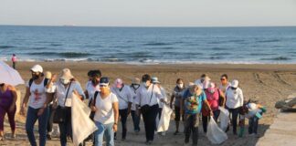 DIF Municipal participó en la “Jornada de limpieza de playa» en Coatzacoalcos