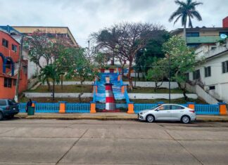 Escalinatas del Malecón de Coatzacoalcos cobran vida con murales interactivos