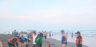 Rescatan a tres personas en playa de Úrsulo Galván