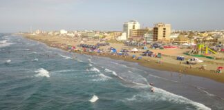 Disfrutan 65 mil personas del Jueves Santo en playas de Coatzacoalcos