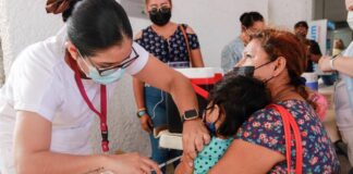 Gran afluencia en el último día de vacunación básica en Minatitlán
