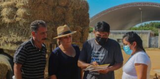 Ponciano Vazquez Parissi apoya a ganaderos de Cosoleacaque