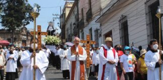 Arzobispo de Xalapa presidió el viacrucis de la catedral