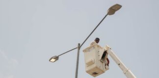 Realizan Mantenimiento de la Red de Alumbrado Público en Minatitlán