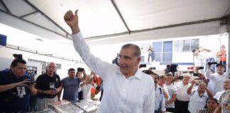 AMLO rechaza haber ‘destapado’ a Adán Augusto: Su candidatura la decide la gente, afirma