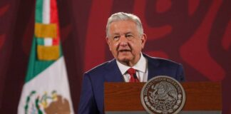 AMLO acusa racismo, clasismo y discriminación contra médicos cubanos por parte de opositores